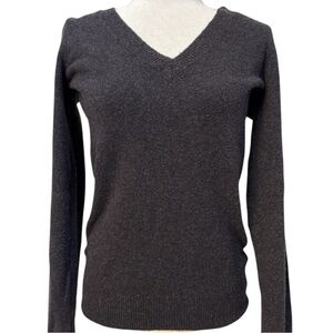 Gap Women's Charcoal Gray V-Neck Sweater - Size M!